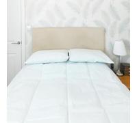 Downland Waterproof Wipe Clean Single Duvet 10.5 Tog - Fire Retardant Hollowfibre Filled Quilt, Hypoallergenic Green Tint Duvet for Healthcare, Care Homes & Hospitals, 135x200cm