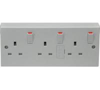Eagle Triple Switched Converter Socket With Surface Mount Back Box 1 Gang To 3 Gang - E342Aa