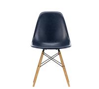 Eames Fiberglass Chair DSW Chair Vitra Colours 2019 Ash honey - Navy blue
