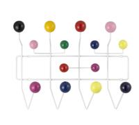 Ein Farbtraum: Eames Hang it all Garderobe von Vitra Die Vitra Hang it alle Garderobe wurde im Jahr 1953 von Charles und Ray Eames entworfen und ist seit 1997 als farbenfrohe Re-Edition erhältlich. Anstelle einfacher Haken zieren Holzkugeln in kräftigen Farben die Garderobe. Die unterschiedlich großen Haken bringen eine lebendige Dynamik in die Wandgarderobe von Charles und Ray Eames , die sich übrigens auch sehr gut zu mehreren nebeneinander arrangiert sehen lässt! Dieser Designklassiker aus dem Hause Vitra ist, auch wegen seiner hübschen Verpackung, eine wunderbare Geschenkidee . Ob Sie die Garderobe nun den neuen Nachbarn zum Einzug, alten Bekannten zu Weihnachten, guten Freunden zum Geburtstag oder sich selbst einfach mal so schenken - Die Vitra Hang it all Garderobe erfreut mit Sicherheit jeden Designliebhaber. Charles und Ray Eames Das Ehepaar Eames zählt zu den bedeutendsten Persönlichkeiten im Bereich des Designs im 20. Jahrhundert. Neben dem Entwerfen von Möbeln haben die beiden auch Filme gedreht, fotografiert und Ausstellungen zusammengestellt. Vitra ist der einzige legitimierte Hersteller der Eames Produkte für Europa und den mittleren Osten. Material und Format Die Garderobe besteht aus pulverbeschichtetem Stahldraht mit Kugeln aus farbig lackiertem Holz. Sie ist 50,5 cm breit, 17 cm tief und 37 cm hoch.