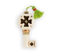 Egan Key Key Collection. Object Made of White and Green Ceramic. Size: 7.5 x 1 x 3.5 cm. The reference is CH16S/1QU