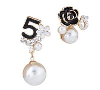 Exquisite Korean style fashion; sweet OL versatile 5-letter floral pearl personalized asymmetric temperament earrings.