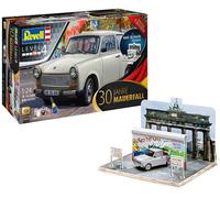 Fall of the Berlin Wall Trabant 601S Gift Set 30th Anniversary 1:24 Plastic Kit