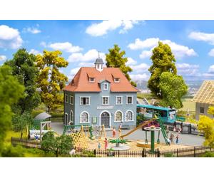 FALLER 190087 Scale Ho Aktion Set: School With Figure, Accessories & Park Games