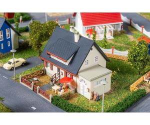 Faller 232404 Scale N Country House With Fence