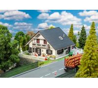 Faller FA130640 Saniertes Einfamilienhaus Model kit, Various