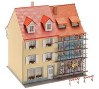 Faller H0 FA 2 KLEINSTADTH USER MIT MALERGER ST