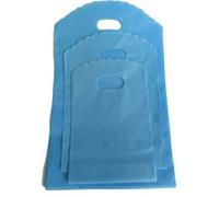 Fat-catz-copy-catz Pack of 100 plain bright colours: blue, pink or yellow fashion plastic shop, market, carrier gift loot party bags, 3 sizes: 13cmx12cm, 17cmx15cm or 21cmx18cm (Plain Blue Large)