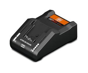 FEIN Fast charger GAL 18 V-160 AS for all battery packs with AMPShare or Bosch Professional 18 V battery interface. Short charging times thanks to the high charging current of 16 amps