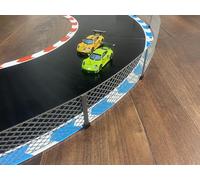 Fence compatible with Carrera hybrid racetrack barrier guardrail