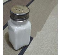 Fermer La Magie / Close Up Magic Salt Shaker / Squeaky Salt Shaker