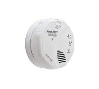 First Alert Battery Powered SCO500B Wireless Interconnected Photoelectric Smoke and Carbon Monoxide Combo Alarm with Voice and Location