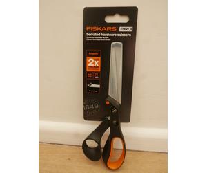 FISKARS PRO 1020224 21cm heavy duty serrated hardware amplify scissors