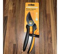 Fiskars Bypass Garden Pruners L, Solid, P341, For fresh branches and twigs, Non-stick coated, Stainless steel blades, Length: 20.5 cm, Black/Orange,