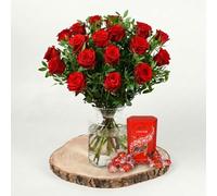 Fleur De Luxe 18 Red Roses Fresh Flower Bouquet With Chocolates, Valentine'S Day Romantic Gift For Her, Hand Tied Arrangement For Wife Girlfriend Mum, Premium Long Stem Roses