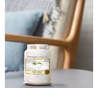 Yankee Candle Scented Candle | Fluffy Towels Large Jar Candle | Burn Time: up to 150 Hours
