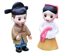 Fopytu Romantic Couple Figurines, Micro South Korean Couple Ornament Hanbok Bride Groom Figurines for Bedroom Living Room Home Decoration
