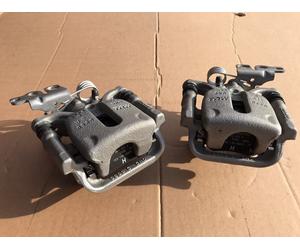FOR VW CADDY MK4 MODEL 2015-2020 GENUINE 2 REAR CALIPERS COMPLETE PADS CARRIERS