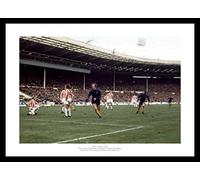 Framed Peter Osgood Chelsea FC Legend 1972 Photo Memorabilia