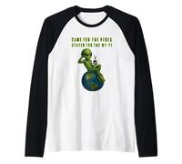 Funny Alien Vibing on Earth UFO Meme Men Women Kids Raglan Baseball Tee