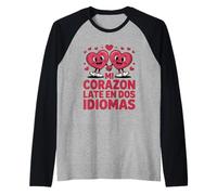 Funny Mi Corazon Late En Dos Idiomas Bilingual Raglan Baseball Tee