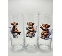 Funny Toilet Highland Cow Glass Tumbler. Drinking Glass. Gift idea Holding Phone Using The Bathroom (One Size, Design 2 - Highland Cow Looking at Phone)