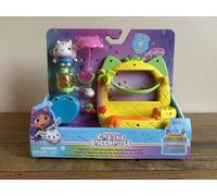 Gabby's Dollhouse , Cakey’s Fruit Smoothie Balcony Playset, 8-Pcs with Toy Figures, Dollhouse Accessories & Sensory Play, Kids Toys for Girls & Boys 3+
