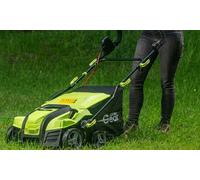 Garden Gear 2-in-1 Lawn Raker + Scarifier, Green