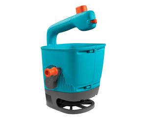 Gardena Hand-Held Spreader M: Spreader for simple distribution of fertiliser, seeds, and salt with a spreading width of 1-4 m, for lawn areas of up to
