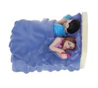 GARIOUANS Therapeutic Resin Miniature Couple Figurine Lying Smartphones Micro Landscape Ornament for Emotional Connection Stress Relief and Relationship Building Sand Table