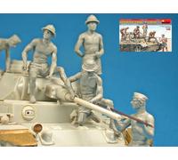 German Tank Crew Africa Corps Plastic Kit 1:35 Model MINIART