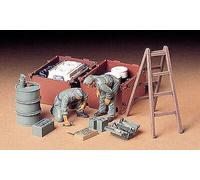German Tank Engine Maintenance Crew Set 1:35 Figure Plastic Model Kit TAMIYA