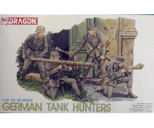 German Tank Hunters 1:35 Figure Plastic Model Kit DRAGON MODELS