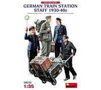 German Train Station Staff 1930-40s 1:35 Figure Plastic Model Kit MINIART