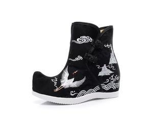 GHAKKE Women's National Style Crane Embroidered Boots Spring Autumn Fashion Internal Height Increase Short Boots Chinese Ancient Style Hanfu Shoes(Black,7 UK)