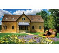 Gin and whisky guided distillery tour with tasting for four; valid Monday to Thursday