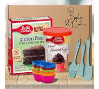 Gluten Free Baking Bundle Contains Betty Crocker Chocolate Cake Mix 425g & Chocolate Fudge Icing 400g, Spatula Set, and 24 Silicone Cupcake Cases - Instant Cake Mix for Easy Home Baking