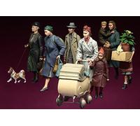 GoodYouth 1/35 WWII European Refugee Retreat Resin Soldier Model Unassembled and Unpainted Miniature Figure Kit (8 People + Luggage) //Ky3-56
