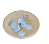 Gradually changing blue shell-shaped pendant with tassels on the earlobe