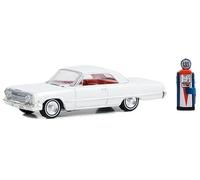 Greenlight 97150-A The Hobby Shop Series 15-1963 Chevy Bel Air with Vintage Gas Pump 1/64 Scale