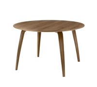Schlicht: Der GUBI Dining Table Esstisch von Gubi Entworfen von Komplot Design könnte dieser Tisch die dänische Handwerkskunst nicht besser widerspiegeln. Mit formschönen Rundungen und natürlichen Mat