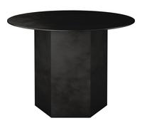Modern: Der Epic Coffee Table Couchtisch Stahl von Gubi Inspiriert von der griechischen Antike und ihren monumentalen Säulen, entwarfen GamFratesi den Epic Coffee Table für Gubi. Statt des üblich verwendeten Travertinsteins setzt das Designstudio mit der neuen Epic Kollektion auf Stahl . In mehreren Schichten wird ein Lack aufgetragen und teilweise von Hand in einem traditionellen und hochspezialisierten Verfahren entfernt, welches nur einigen wenigen italienischen Kunsthandwerkern bekannt ist. Abschließend wird eine transparente Schutzschicht aufgetragen. Ergebnis ist eine einzigartige und lebendige Oberfläche , die je nach Lichteinfall unterschiedliche Schattierungen und Reflexionen annimmt. Designstudio GamFratesi Stine Gam und Enrico Fratesi bilden das Designstudio GamFratesi . Der Stil der beiden basiert auf einer Kombination von Tradition und Moderne und wird durch eine experimentelle Herangehensweise geprägt bei der ausgewählte Materialien und Techniken eine Rolle spielen. So werden traditionelle dänische Möbel- und Handwerkskunst mit einem klassischen italienischen intellektuellen und konzeptionellen Ansatz verbunden. Material und Format Der Sockel und die Tischplatte sind aus Edelstahl und verzinktem Stahl gefertigt. Der Couchtisch besitzt einen Durchmesser von 60 cm. Die Höhe des Tisches beträgt 42 cm. Das Gewicht des Tisches beträgt ca. 22 kg. Hinweis: Jedes Produkt ist ein Unikat. Aufgrund eines einzigartigen Herstellungs- und Bearbeitungsverfahren des Stahls bezüglich hat jeder Tisch eine einzigartige Oberfläche.