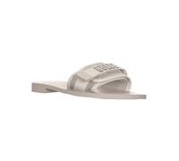 GUESS Women's Elyze Flat Sandal, Light Natural/Silver 110, 7