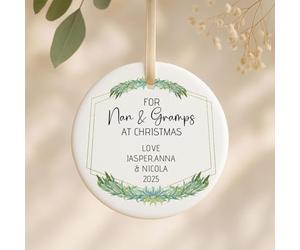GuteGifts Personalised Greenery Design Bauble For Nanna & Pops at Christma Ceramic Ornament Gift for Grandparents Grandma Grandad Nanny Gramps Family Xmas Tree Decor Keepsake Handmade in UK