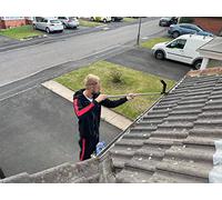 Gutter Cleaning Tool with Extension Pole - Gutter Scoop for Cleaning Leaves, Moss and Debris from Roof Gutters and Buildings