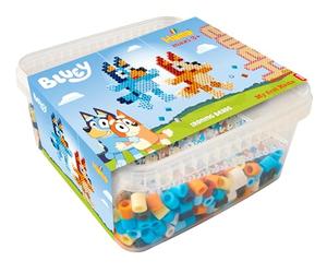 Hama Maxi Beads Bluey Craft Box - 900 Iron-On Fuse Beads, Large Pegboard, Design Sheet, String & Ironing Paper - Arts & Crafts Kit for Kids Ages 3+