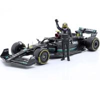 HAMILTON Lewis F1 Mercedes W14E and 8 cm High Pilot Figure 2023 Formula 1 F1 - Scale 1/24 22 cm Model Car DieCast Bburago 18-28037-44