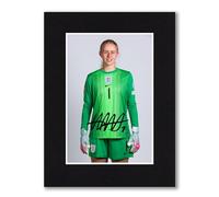 Hannah Hampton - England Lionesses Euro 2025 Signed 8x6 Inch Mounted Photo Print With Pre Printed Signatures That Would Make A Great Gift For Any Fan And Is Ready To Be Framed.