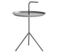 Der DLM (Don´t leave me) Serviertisch von Hay , ebenfalls designed von Hay, ist ein wahrer Revolutionär. Inspiration Mit dem Henkel obenauf ist die Idee hinter dem Serviertisch DLM sofort sichtbar - Nimm mich mit! Ein Tablett mit Beinen und einem Henkel - so kann man seine Kaffeetasse überall mit hinnehmen, ob zum Sofa, auf den Balkon oder die Terrasse. Nutzbarkeit DLM ist eine Alternative zu herkömmlichen Couchtischen, die oft groß, schwer und unbeweglich sind. Ein idealer Tisch für den modernen, flexiblen Lebensstil. Die DLM Don´t leave me Serviertische von Hay halten das, was sie versprechen. Es handelt sich um die neue glatte Lackierung. Diese wurde im Juli 2013 von Hay eingeführt und ist jetzt bestellbar. Der DLM ist in 8 verschiedenen Farben erhältlich und passt so perfekt in jedes moderne Zuhause. Dieser Tisch ist nicht wetterbeständig - Verwendung im Außenbereich auf eigene Verantwortung.