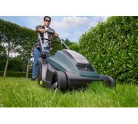 Hayter Hawk 43 Cordless 60V Lawnmower Self-Propelled C/w 4.0Ah Battery & Charger